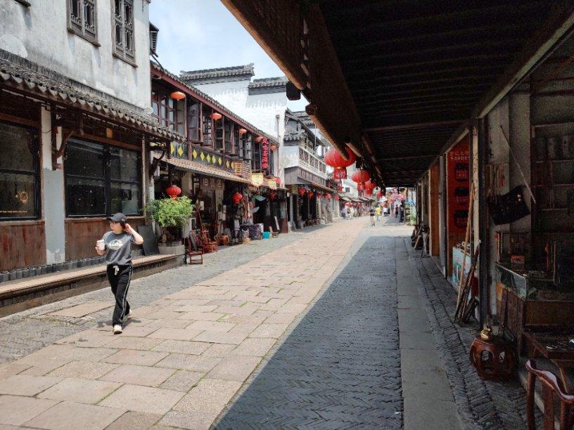手这么软,指甲不断长出来的?月牙、白点、竖纹又代表什么?
